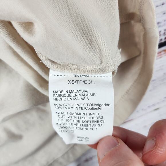 Under Armour Project Rock Women’s T-Shirt XS Beige “Hardest Worker In The Room” - Picture 4 of 7